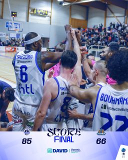 𝑺𝑪𝑶𝑹𝑬 𝑭𝑰𝑵𝑨𝑳 🏀
Soirée exceptionnelle à Justy pour Halloween ! 🎃💥
Nos gars s’offrent le leader de la poule dans une ambiance folle à la maison 🤯🫶🏼
Prochain match à Levallois avant d’accueillir Tours à la maison vendredi prochain ! 🏀
👉🏼 Présenté par notre partenaire @david_.construction