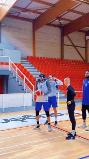 On se voit mardi pour la dernière de 2025 à la maison ! 🤣👀